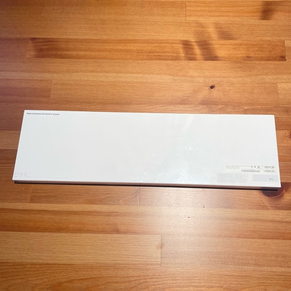 Apple Magic Wireless Keyboard with Numeric Keypad Silver Rechargeable Bluetooth - Picture 9 of 13